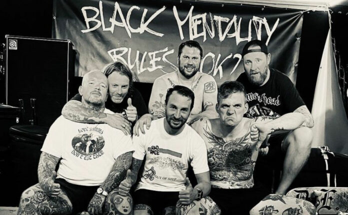 Black Mentality (Black Friday & Zero Mentality | Photo by Mail Seehöfer)
