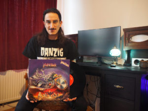 Deluminator-Sänger Tariq mit Judas Priest-Platte